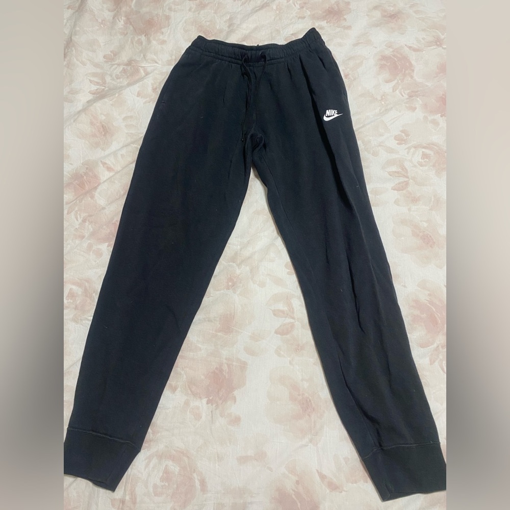 black nike joggers